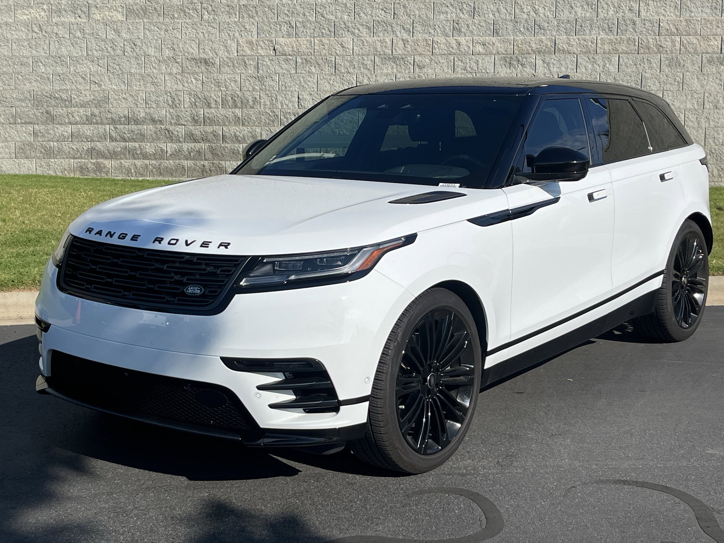 land rover range rover velar 2026 SALYL2EX2TA814752 image land rover range rover velar 2026 SALYL2EX2TA814752 image